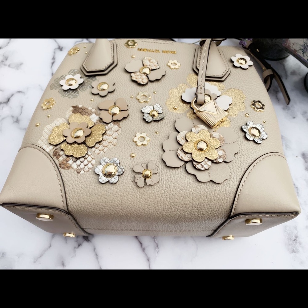 Gaby’sBags💕-Michael Kors Satchel Crossbody flower - Picture 3 of 6